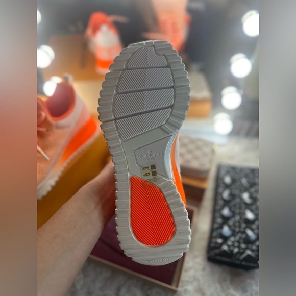 AUTHENTIC LV SNEAKERS UNISEX - Picture 9 of 14